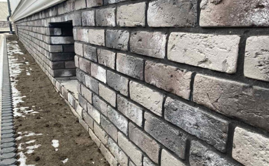 Фото Декоративный кирпич Leonardo Stone Лион 210*65*12 мм 0,82 м2/уп 465