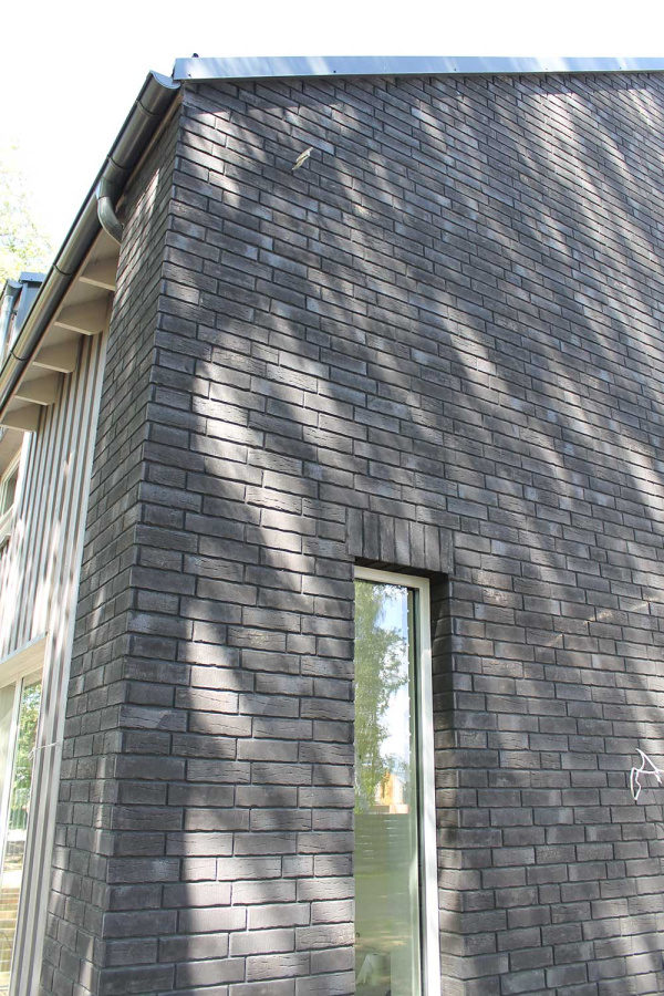 Фото Клинкерная плитка под кирпич Stroeher Steinlinge 376 platinschwarz рельефная NF14, 240*71*14 мм