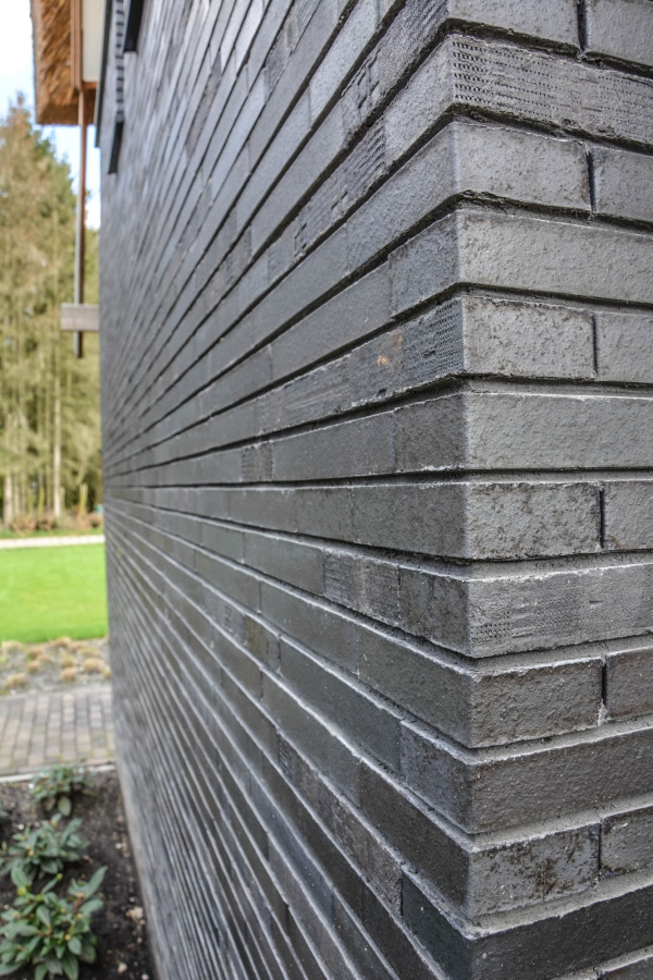 Фото Кирпич клинкерный Muhr 15 Schwarz-bunt Edelglanz гладкий, 290*60*52 мм