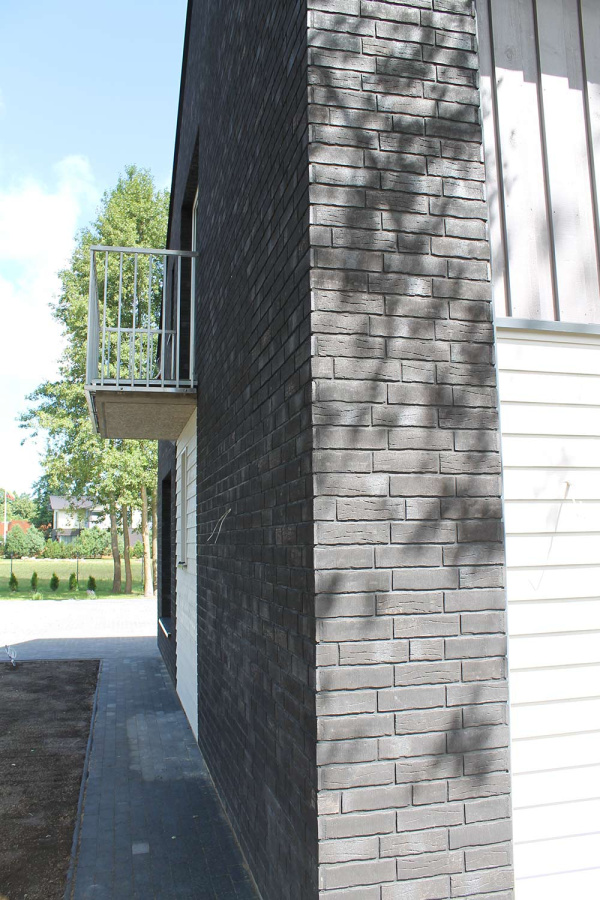 Фото Клинкерная плитка под кирпич Stroeher Steinlinge 376 platinschwarz рельефная NF14, 240*71*14 мм