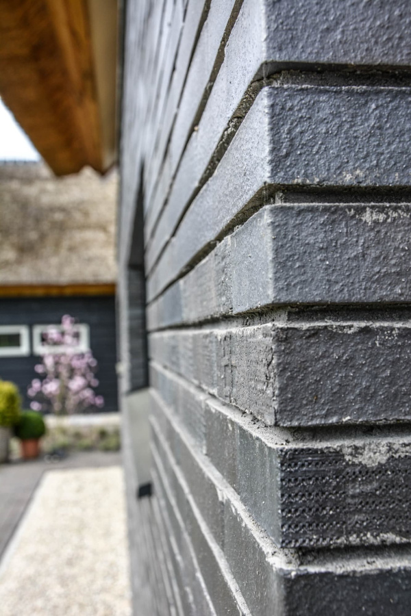 Фото Кирпич клинкерный Muhr 15 Schwarz-bunt Edelglanz гладкий, 290*60*52 мм
