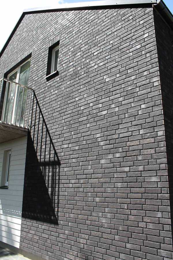 Фото Клинкерная плитка под кирпич Stroeher Steinlinge 376 platinschwarz рельефная NF14, 240*71*14 мм